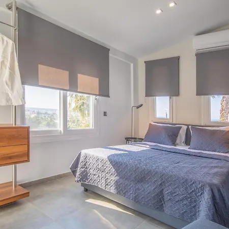 Queen's Gem Luxury - Heated Jacuzzi & Pool וילה *