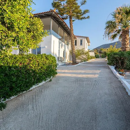 Queen's Gem Luxury - Heated Jacuzzi & Pool Villa *