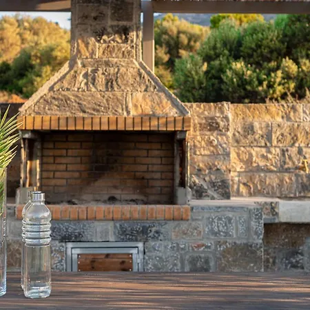 Queen's Gem Luxury - Heated Jacuzzi & Pool Villa