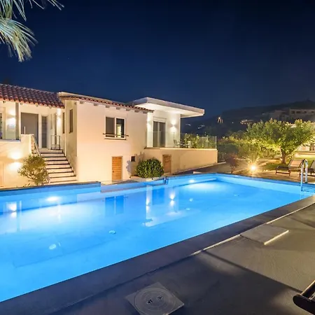 Villa Queen's Gem Luxury - Heated Jacuzzi & Pool Hersónissos