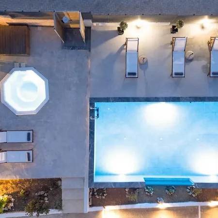 Queen's Gem Luxury - Heated Jacuzzi & Pool Villa Hersonissos (Crete)