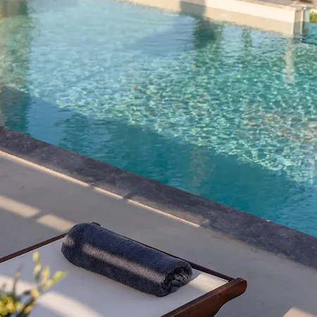 Queen's Gem Luxury - Heated Jacuzzi & Pool