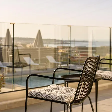 Queen's Gem Luxury - Heated Jacuzzi & Pool