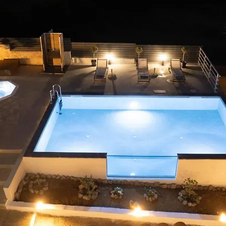 Queen's Gem Luxury - Heated Jacuzzi & Pool Villa Hersonissos (Crete)