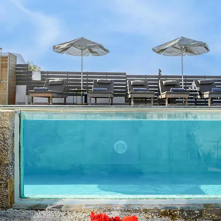 Queen's Gem Luxury - Heated Jacuzzi & Pool Villa