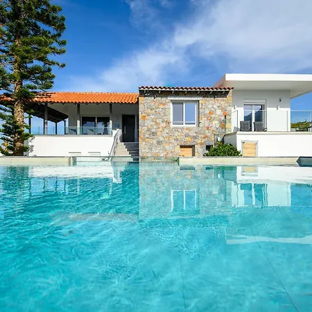 Queen's Gem Luxury - Heated Jacuzzi & Pool *