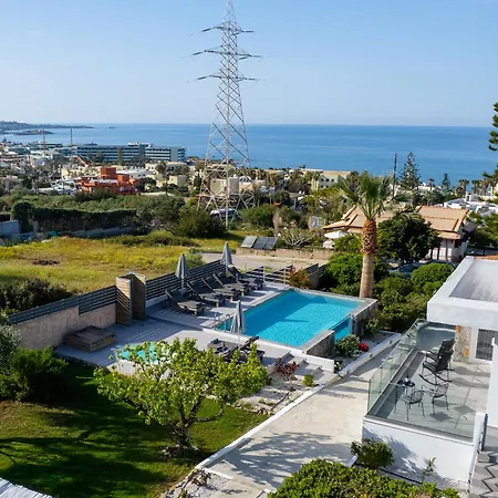 Queen's Gem Luxury - Heated Jacuzzi & Pool